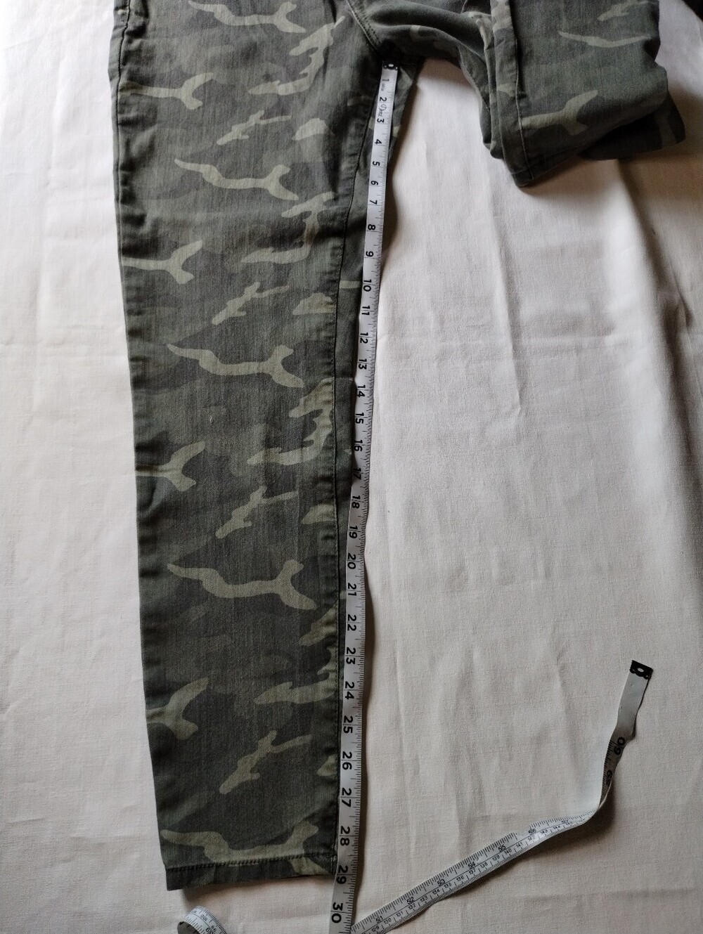 Maurices Olive Green Camo Skinny Jeans Size (L) - Picture 4 of 11